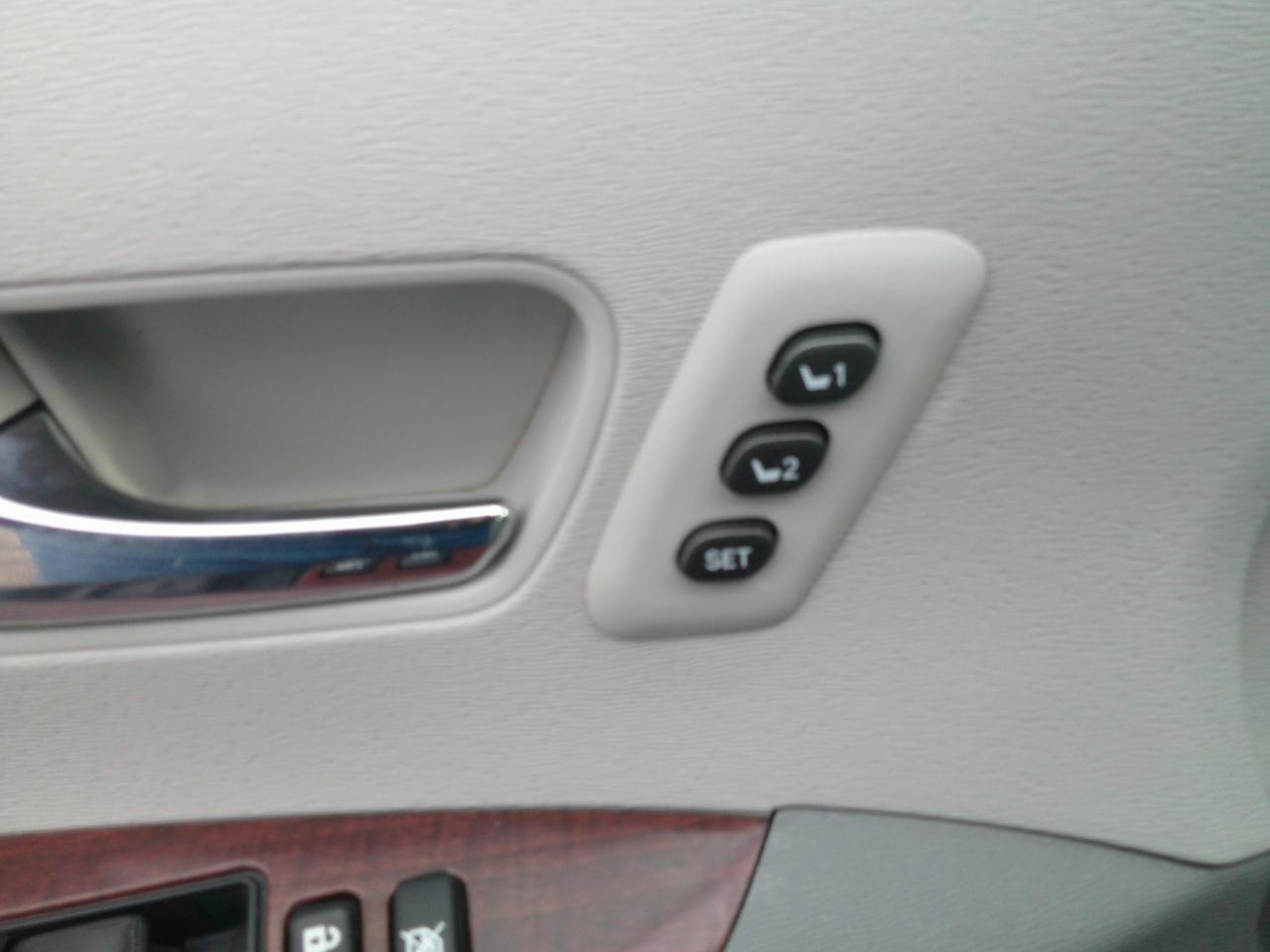 Toyota Sienna XLE AWD 7-Passenger V6 2012