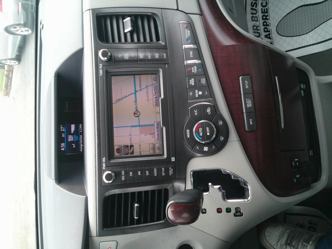 Toyota Sienna XLE AWD 7-Passenger V6 2012