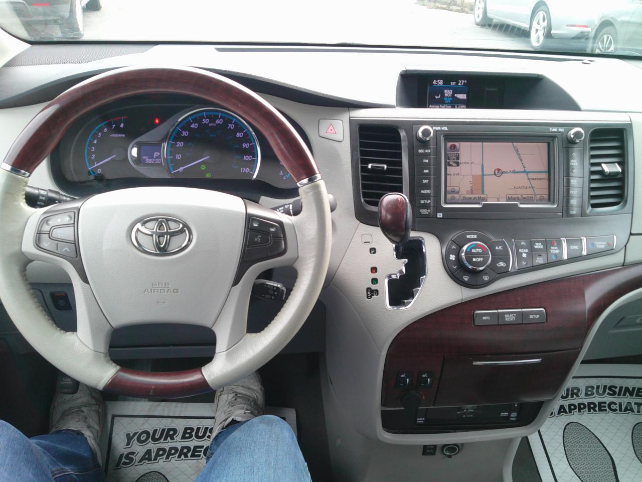 Toyota Sienna XLE AWD 7-Passenger V6 2012