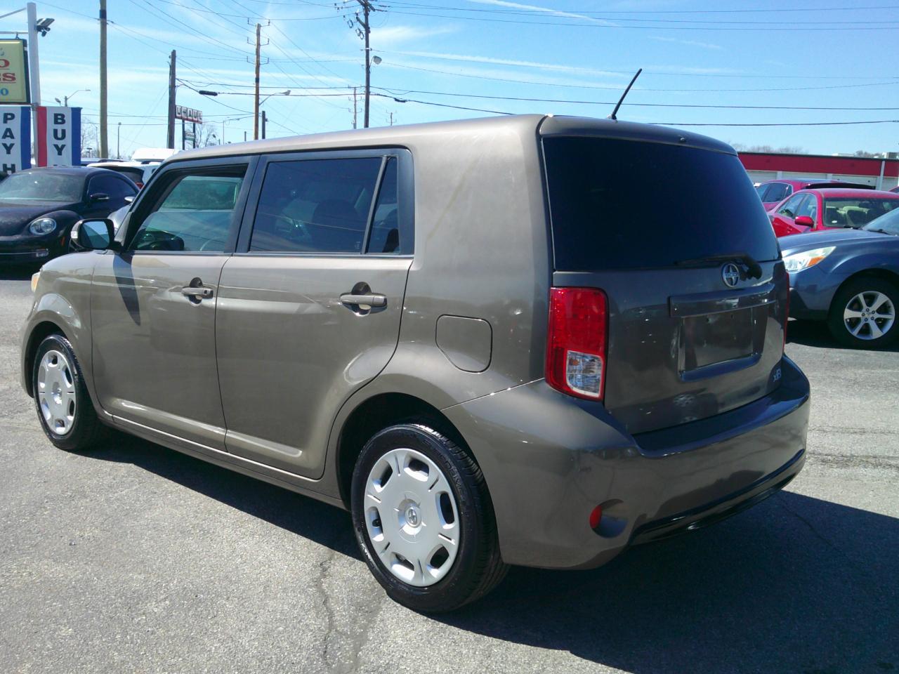 Scion xB 5-Door Wagon 4-Spd AT 2013