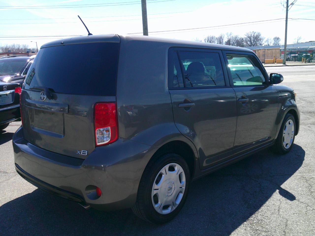 Scion xB 5-Door Wagon 4-Spd AT 2013