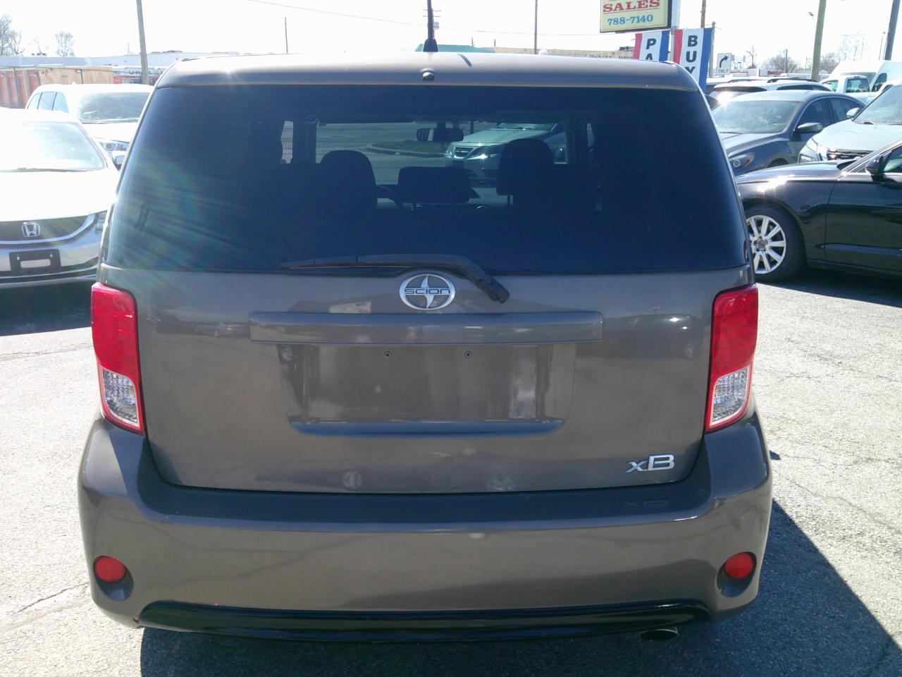 Scion xB 5-Door Wagon 4-Spd AT 2013