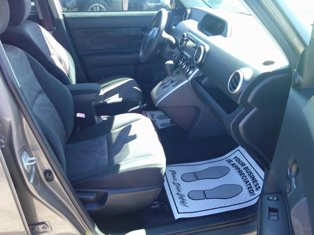 Scion xB 5-Door Wagon 4-Spd AT 2013