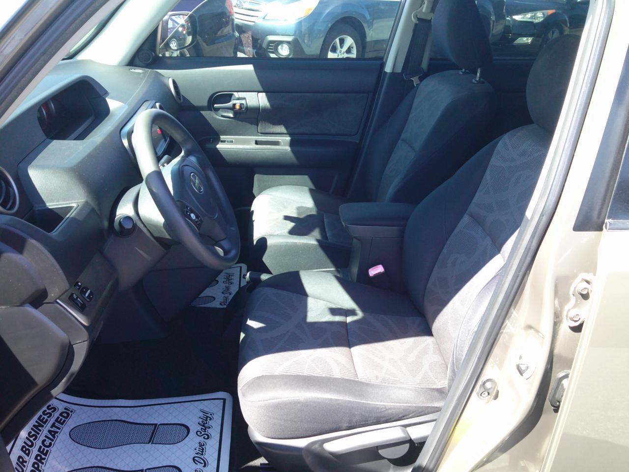 Scion xB 5-Door Wagon 4-Spd AT 2013