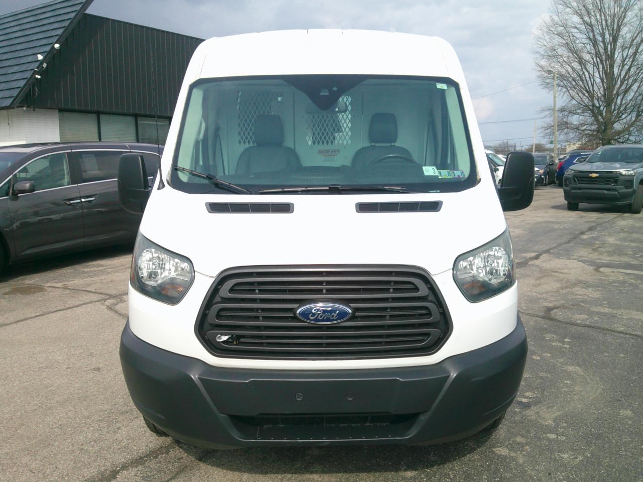Ford Transit 250 Van Med. Roof w/Sliding Pass. 130-in. WB 2015