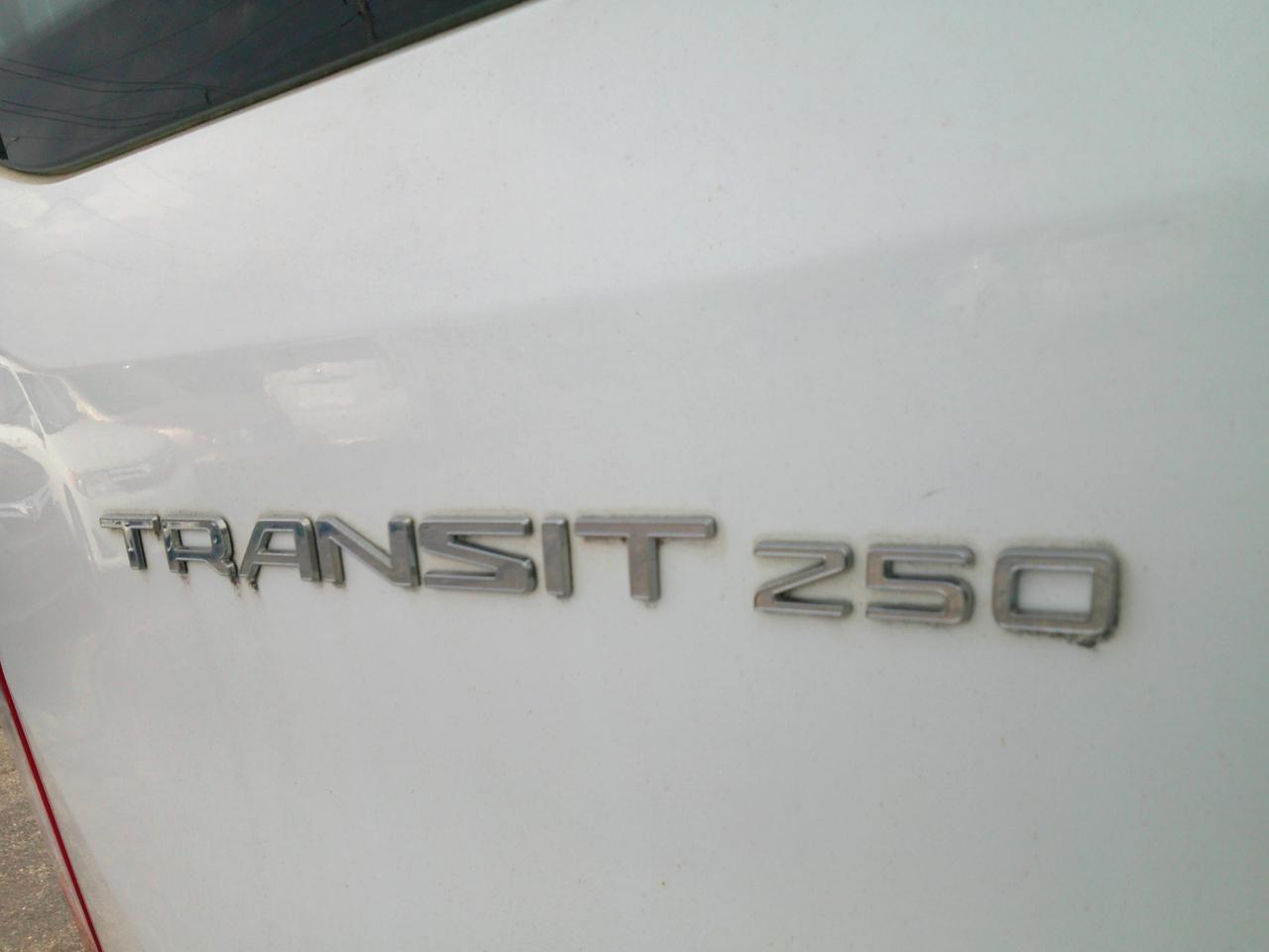 Ford Transit 250 Van Med. Roof w/Sliding Pass. 130-in. WB 2015