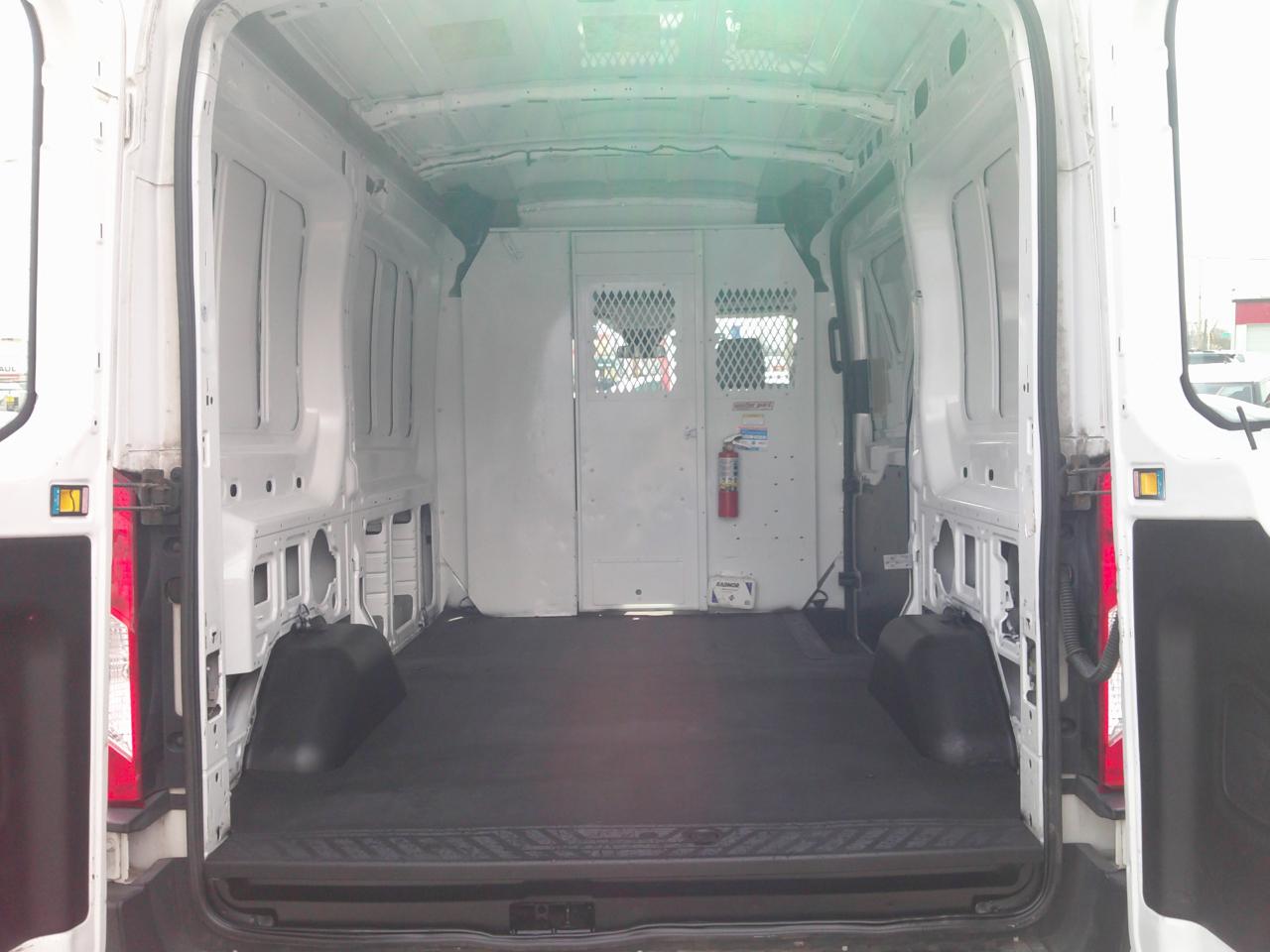 Ford Transit 250 Van Med. Roof w/Sliding Pass. 130-in. WB 2015