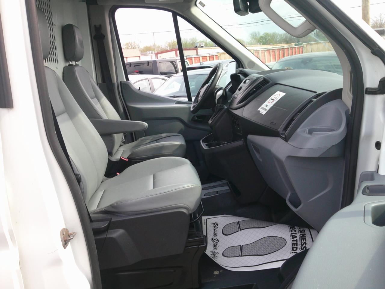 Ford Transit 250 Van Med. Roof w/Sliding Pass. 130-in. WB 2015