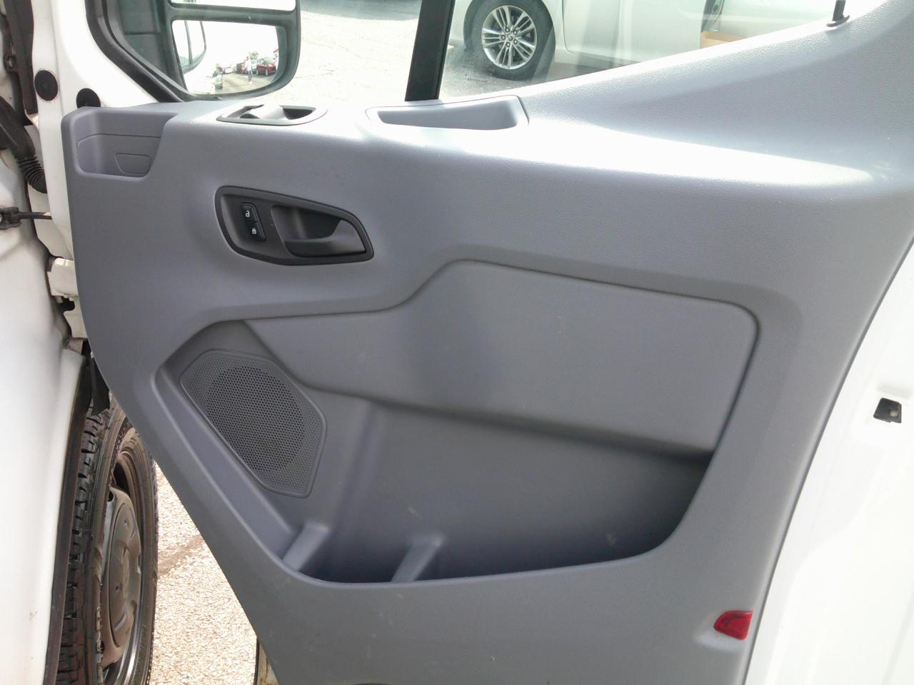 Ford Transit 250 Van Med. Roof w/Sliding Pass. 130-in. WB 2015