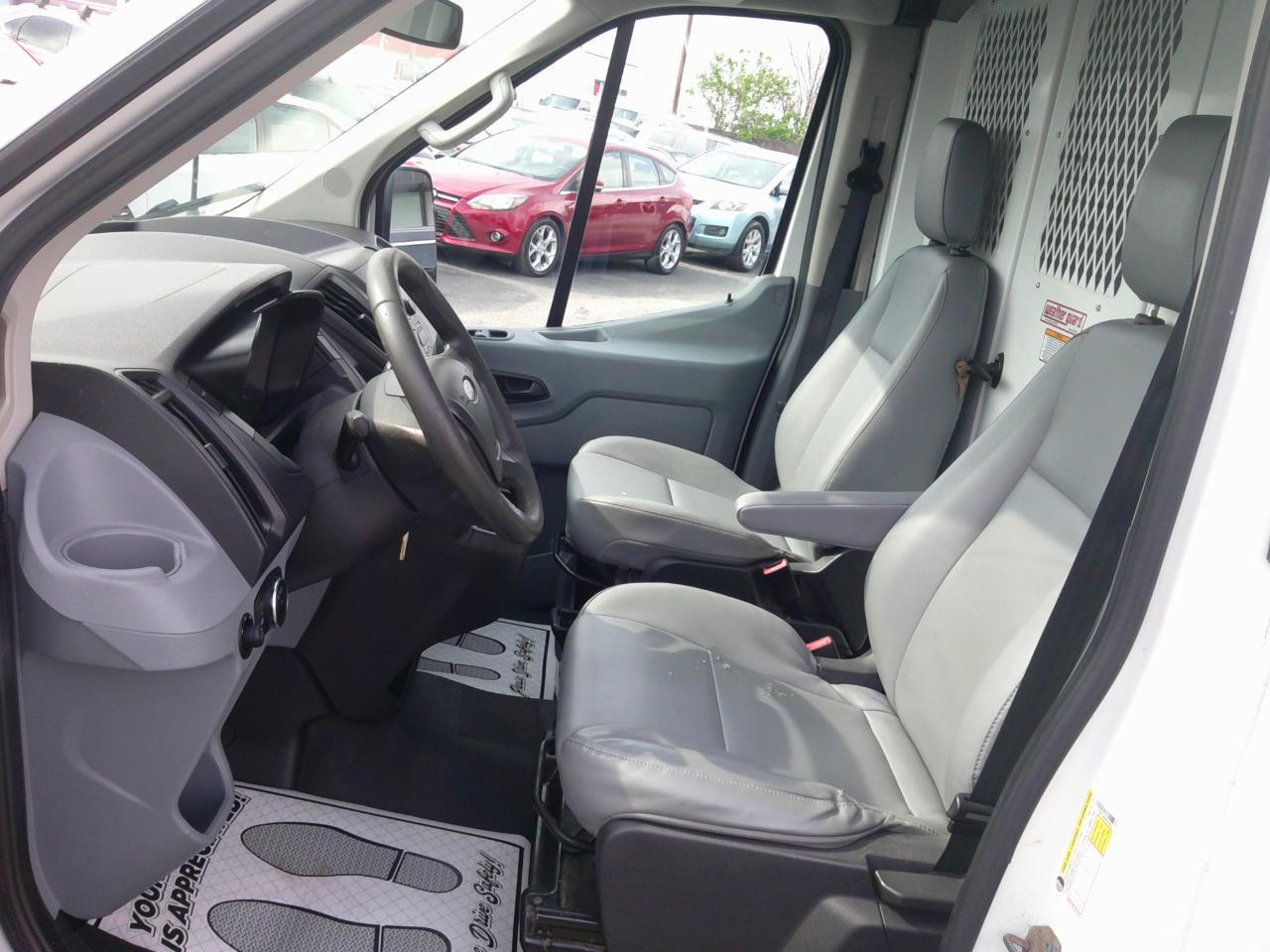 Ford Transit 250 Van Med. Roof w/Sliding Pass. 130-in. WB 2015