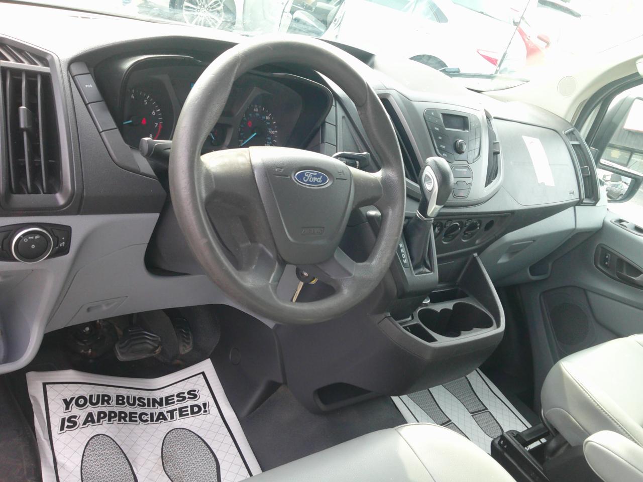 Ford Transit 250 Van Med. Roof w/Sliding Pass. 130-in. WB 2015