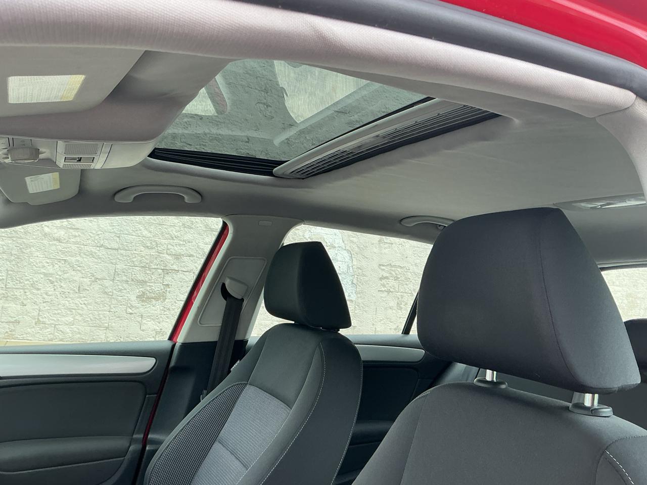 Volkswagen Golf 2.5L Conv & Sunroof 4 Door PZEV 2013