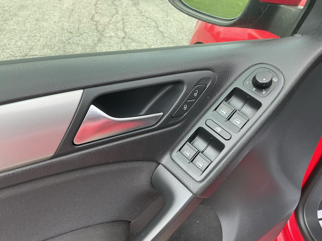 Volkswagen Golf 2.5L Conv & Sunroof 4 Door PZEV 2013