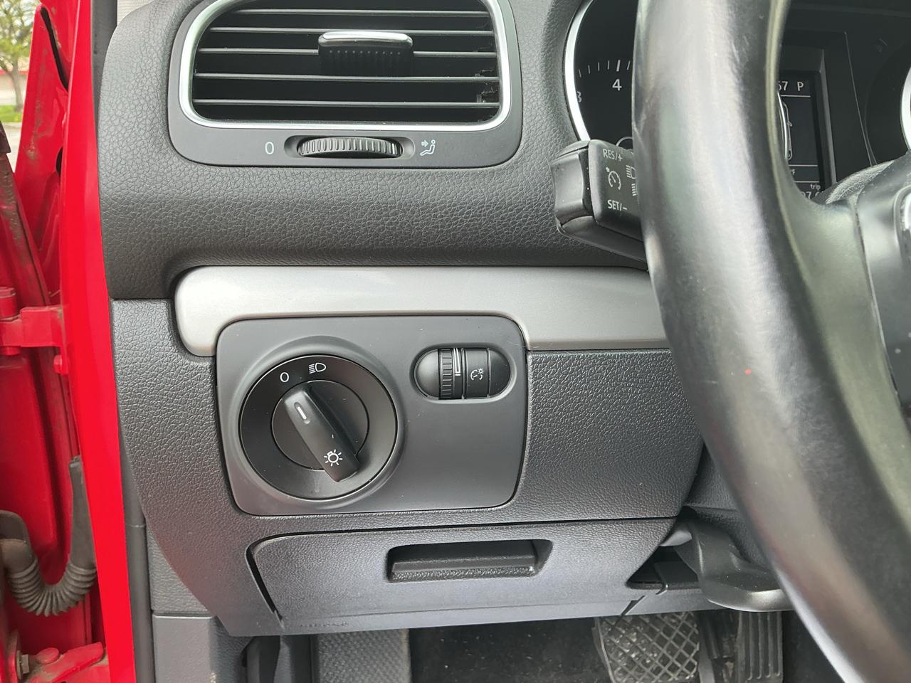 Volkswagen Golf 2.5L Conv & Sunroof 4 Door PZEV 2013