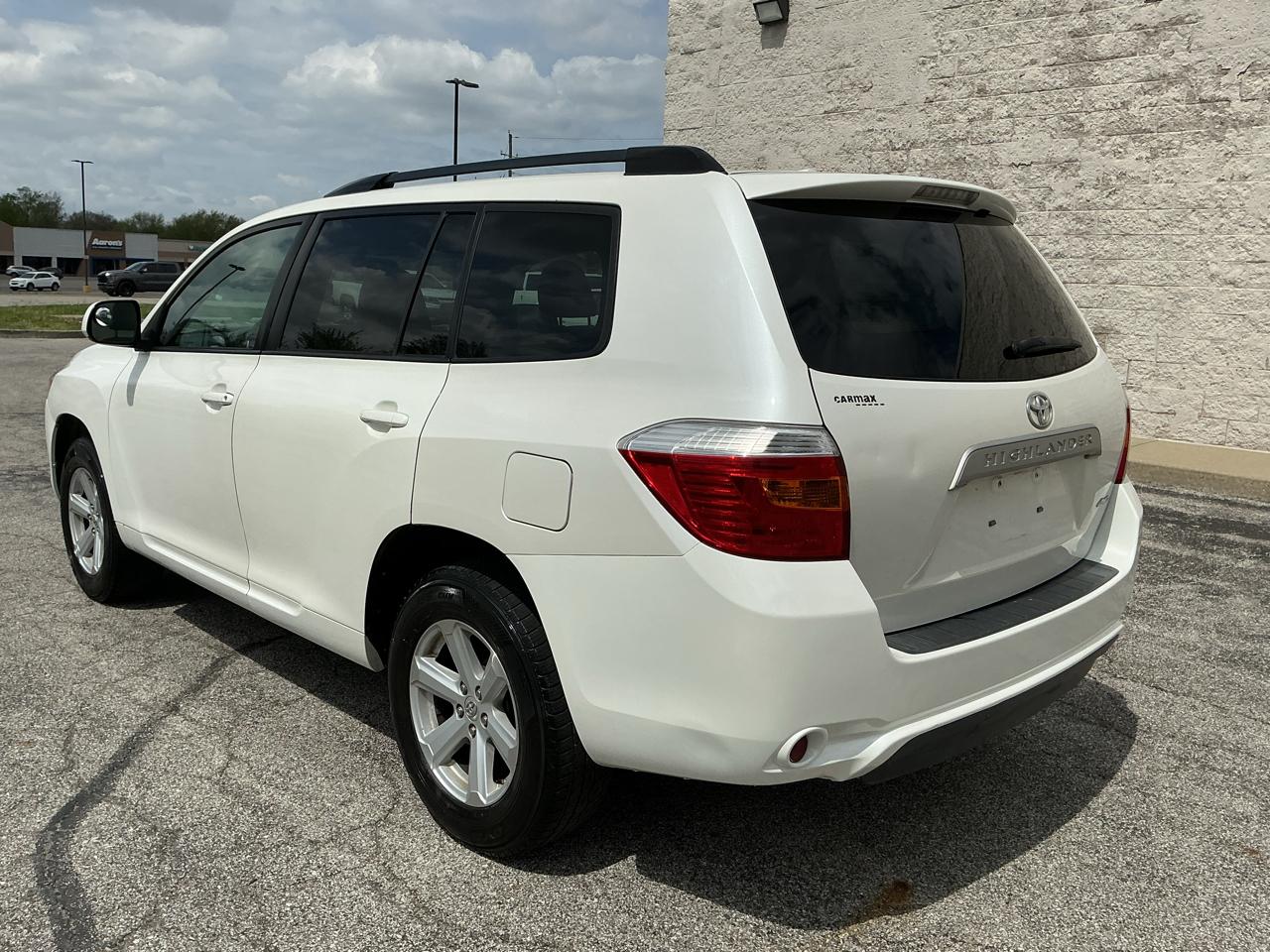 Toyota Highlander Base 4WD 2010