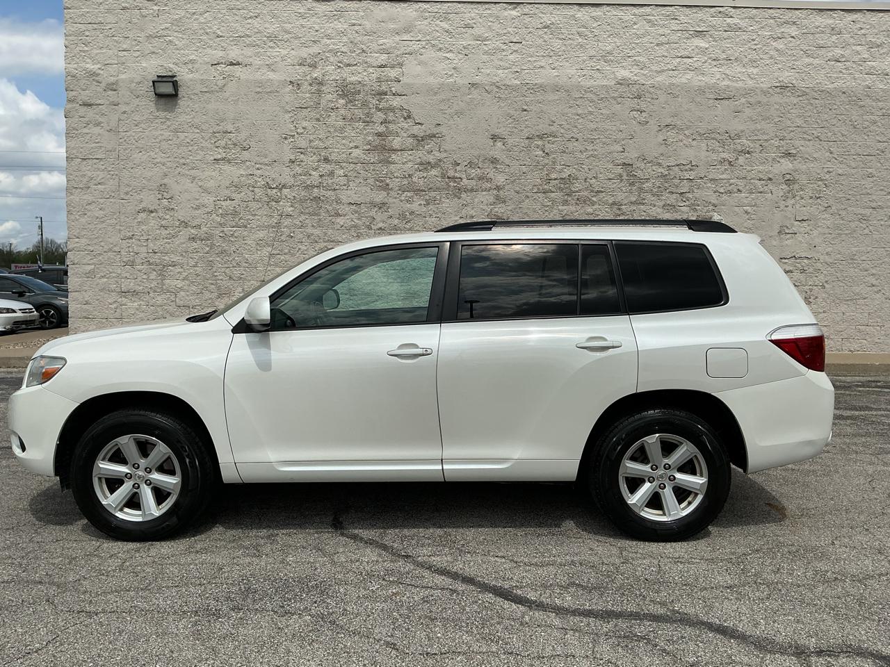 Toyota Highlander Base 4WD 2010