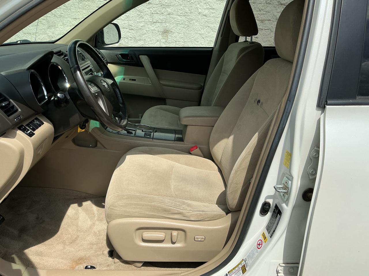 Toyota Highlander Base 4WD 2010