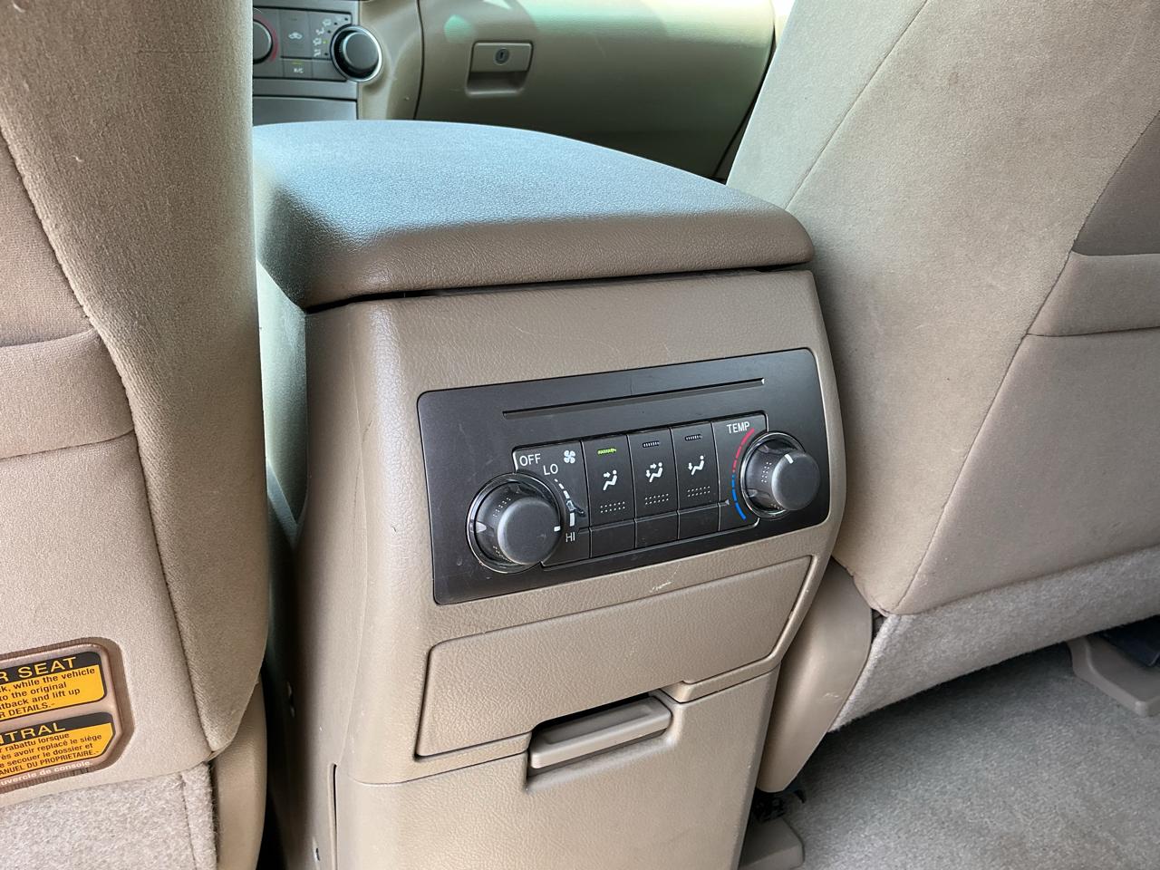 Toyota Highlander Base 4WD 2010