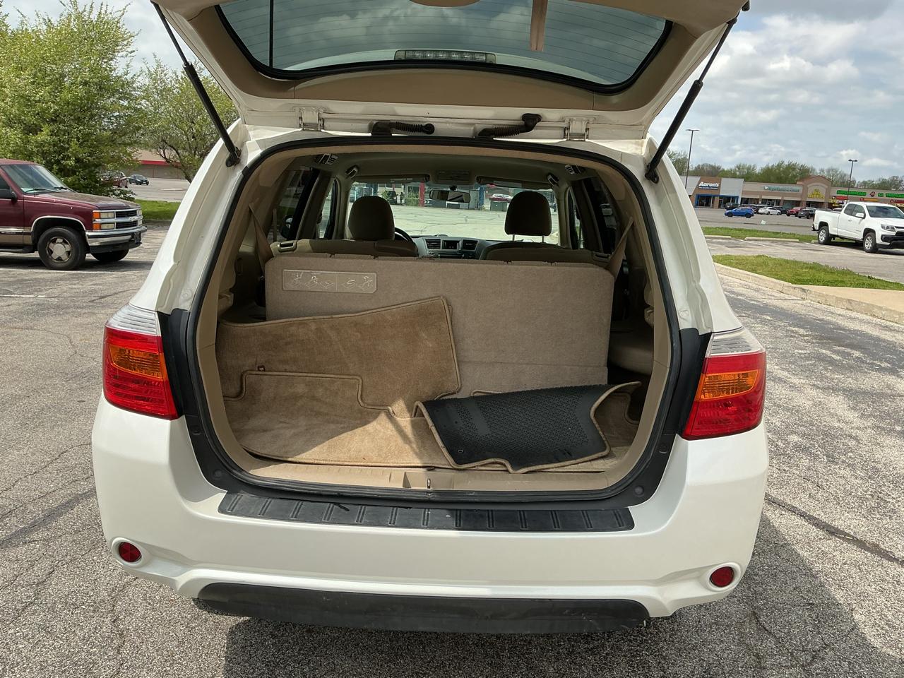 Toyota Highlander Base 4WD 2010