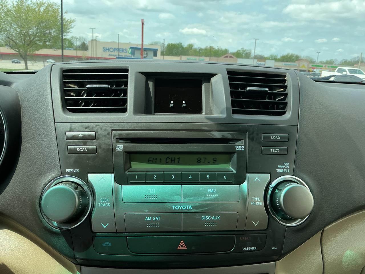 Toyota Highlander Base 4WD 2010