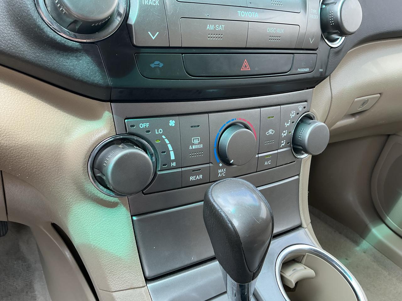 Toyota Highlander Base 4WD 2010