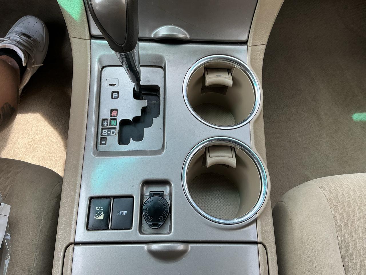 Toyota Highlander Base 4WD 2010