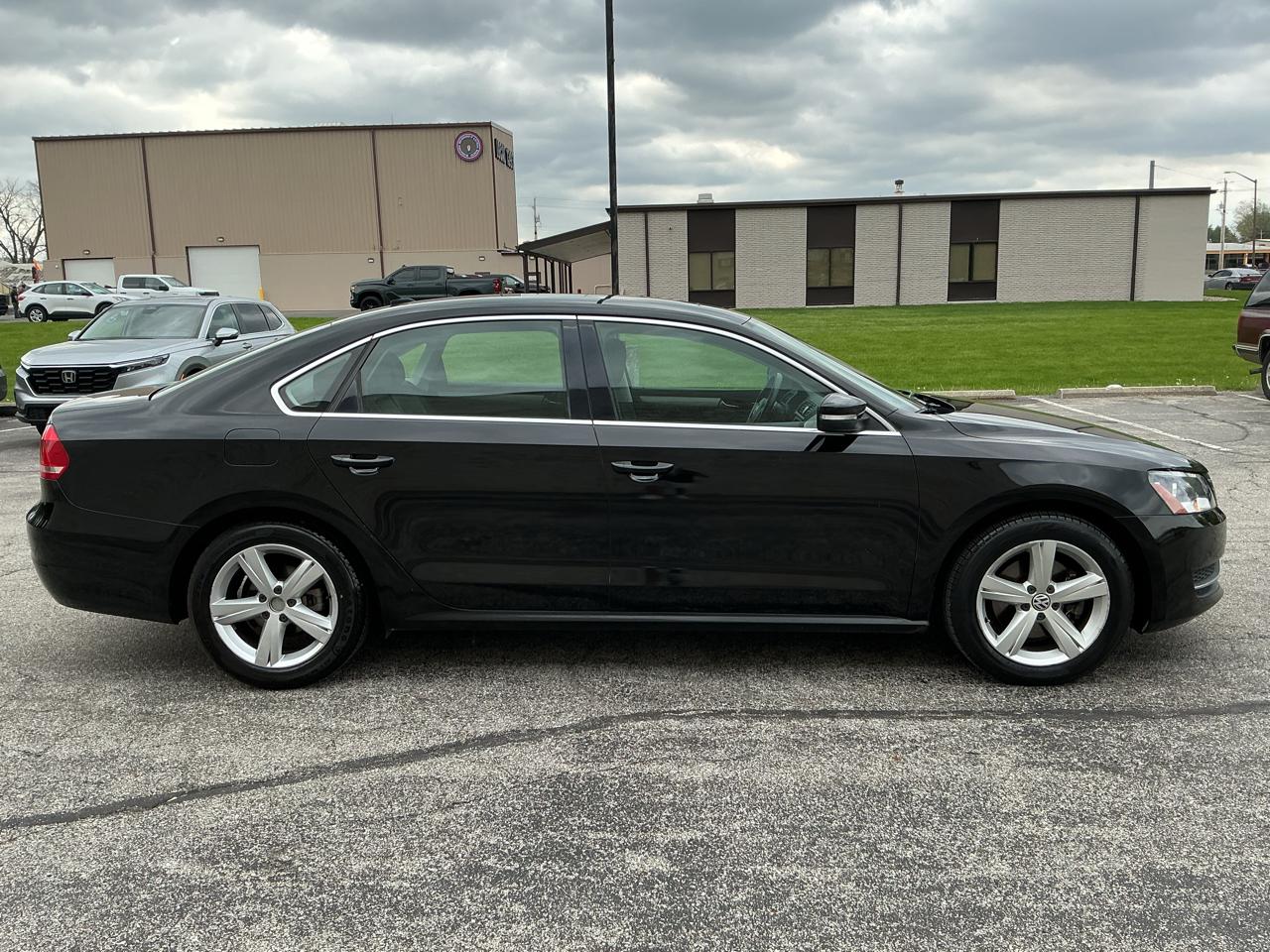 Volkswagen Passat 2.5L SE AT 2013