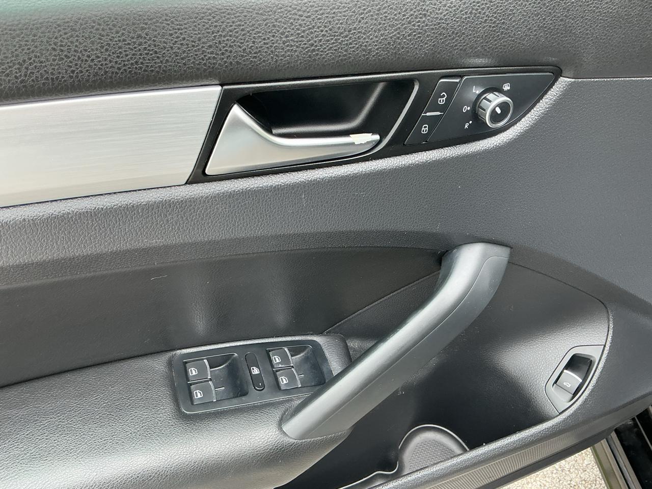 Volkswagen Passat 2.5L SE AT 2013