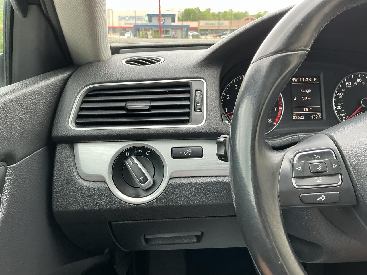 Volkswagen Passat 2.5L SE AT 2013