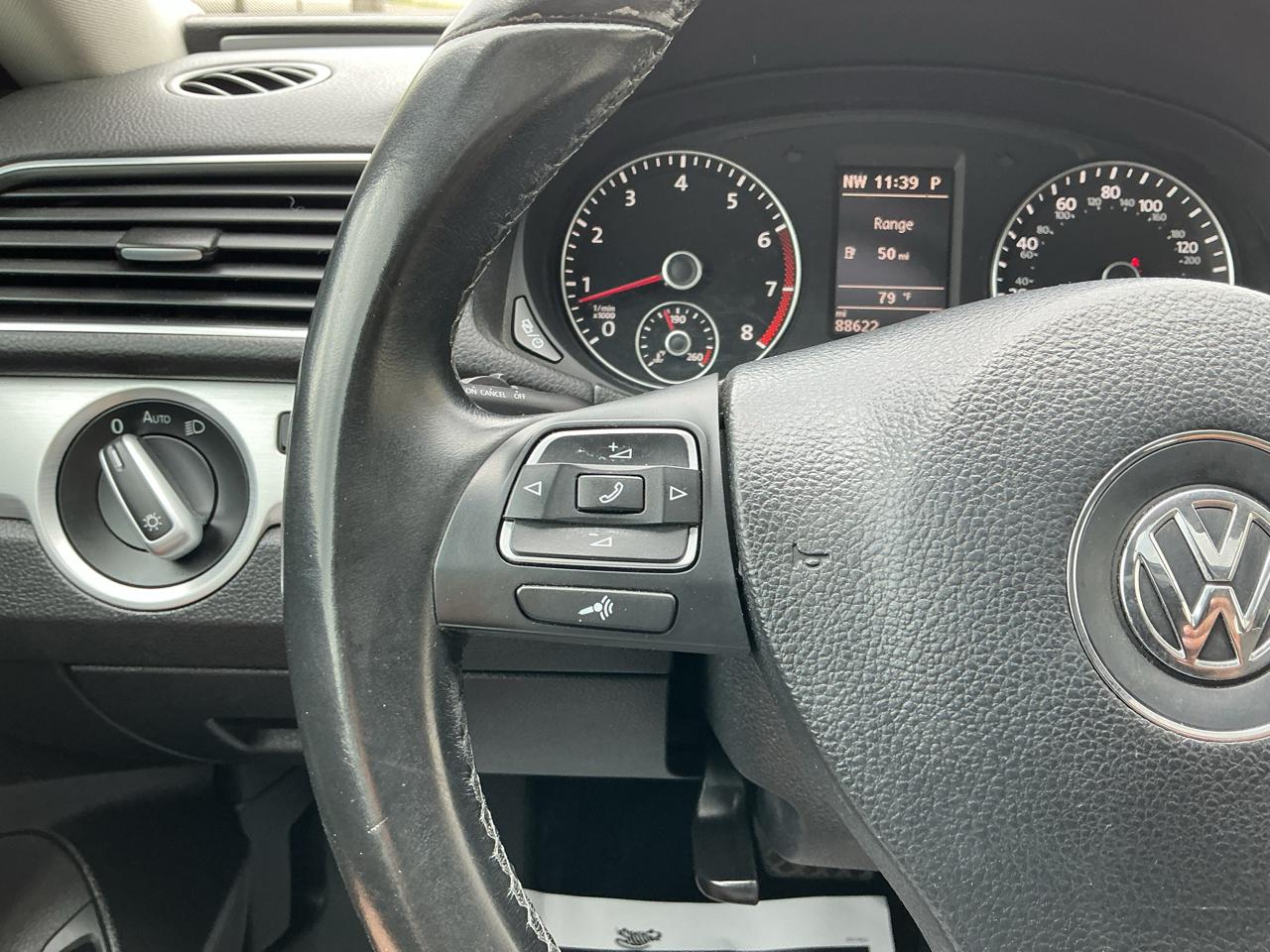 Volkswagen Passat 2.5L SE AT 2013