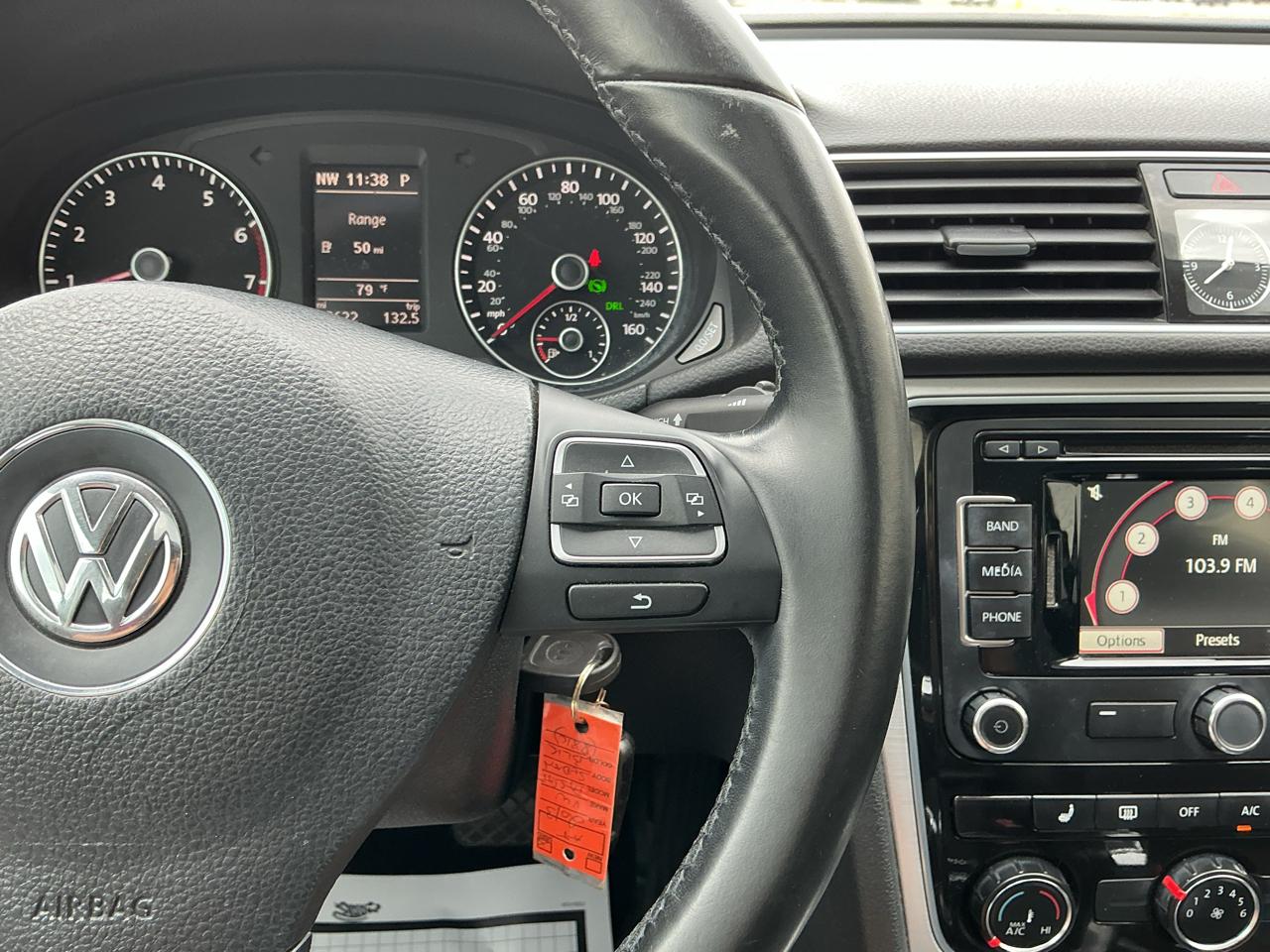 Volkswagen Passat 2.5L SE AT 2013