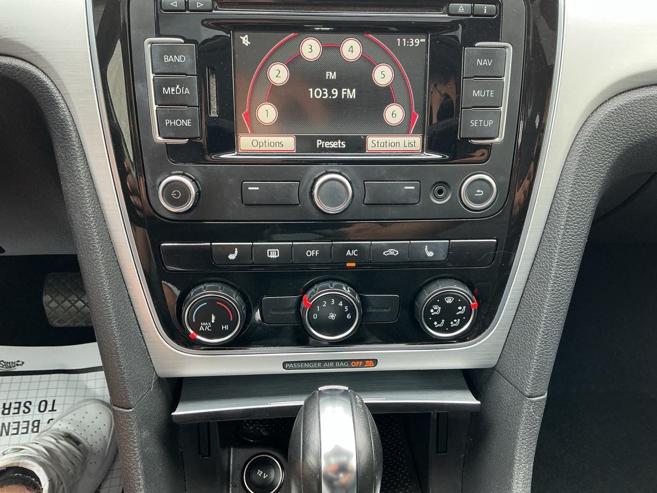 Volkswagen Passat 2.5L SE AT 2013