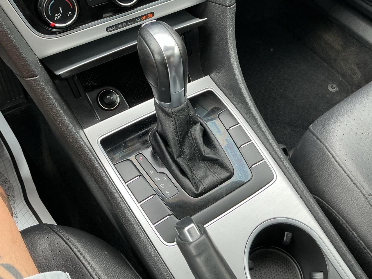 Volkswagen Passat 2.5L SE AT 2013