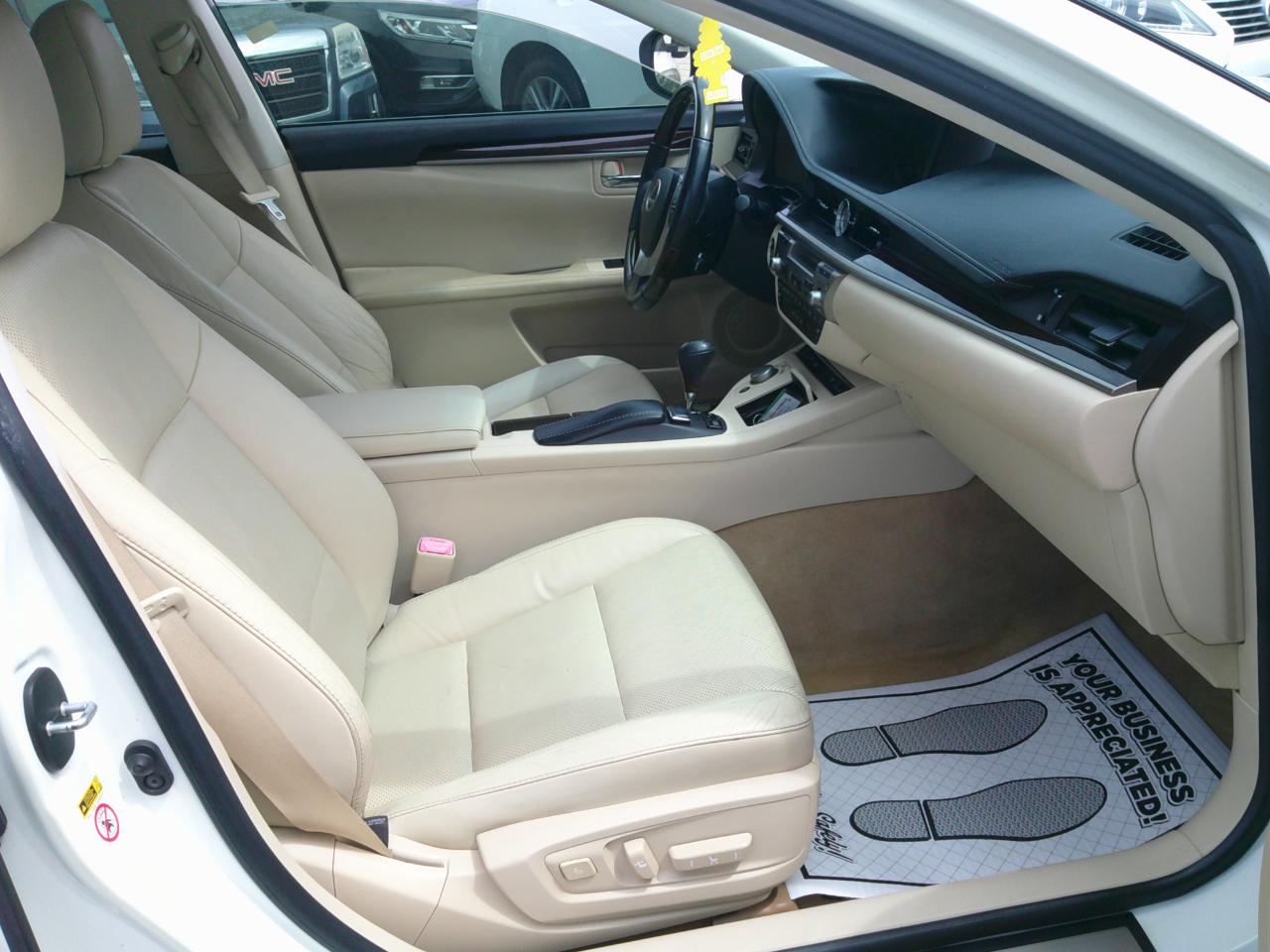 Lexus ES 350 Sedan 2013