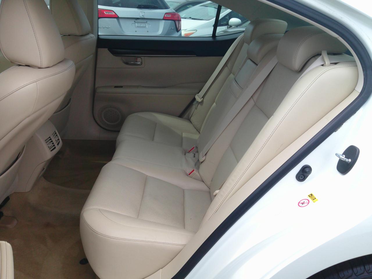 Lexus ES 350 Sedan 2013