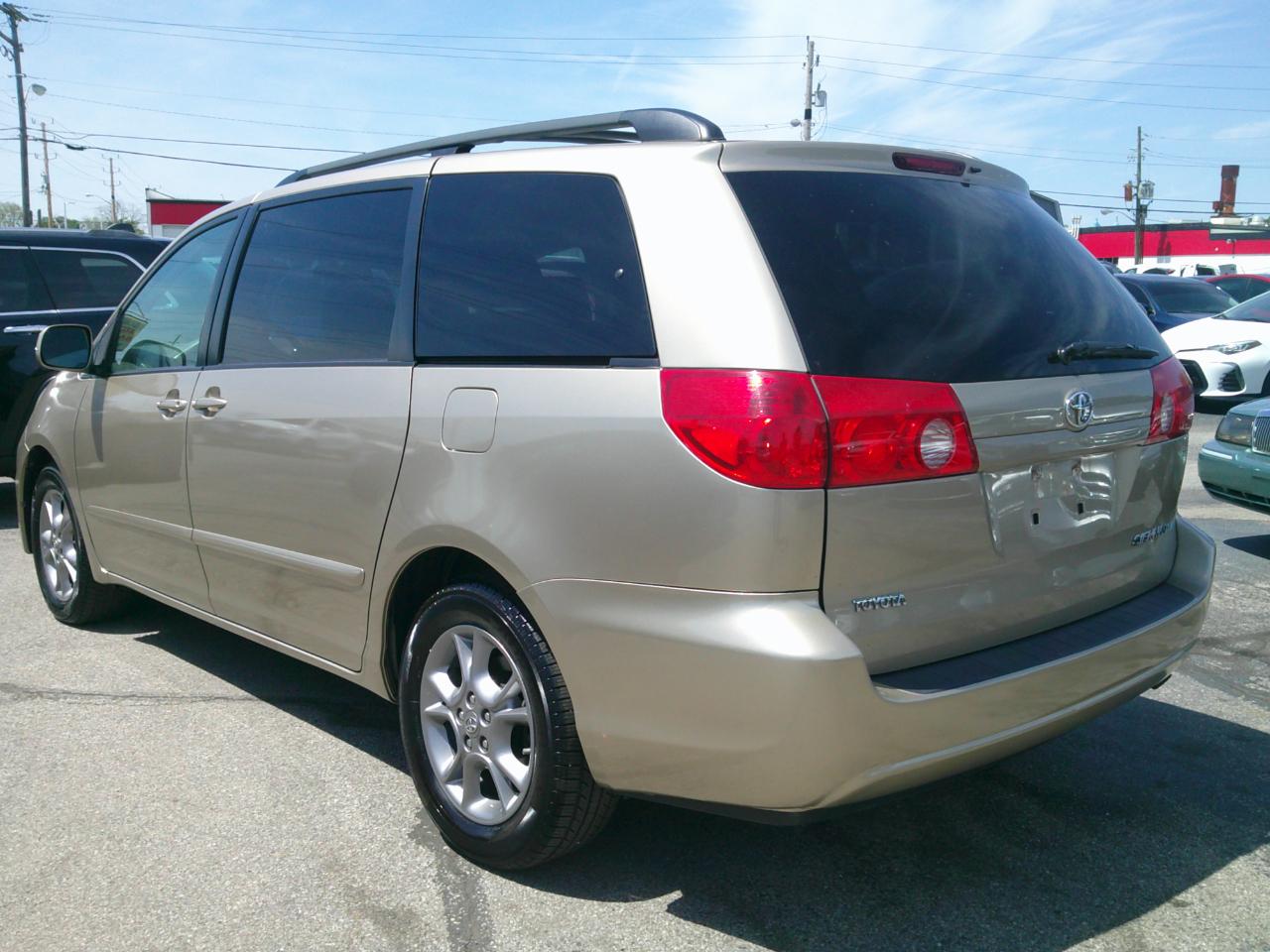 Toyota Sienna XLE 2006