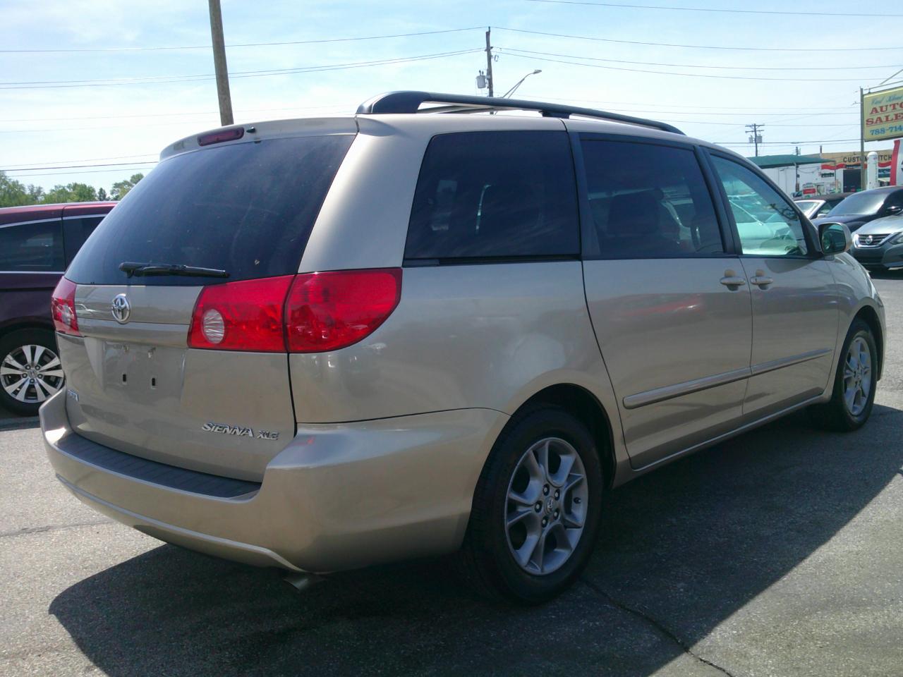 Toyota Sienna XLE 2006