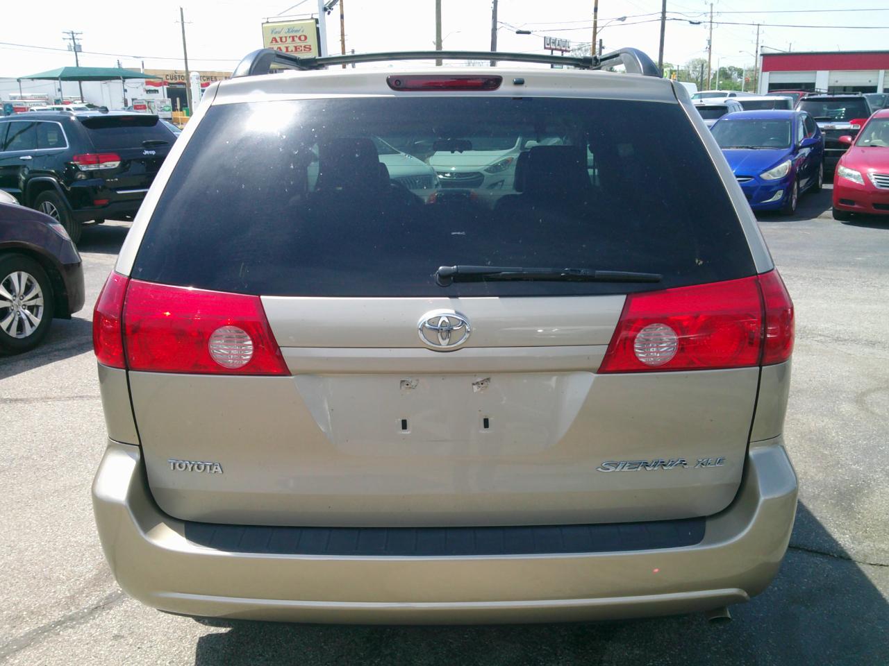 Toyota Sienna XLE 2006