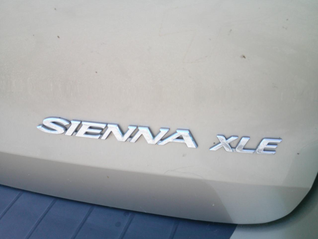 Toyota Sienna XLE 2006