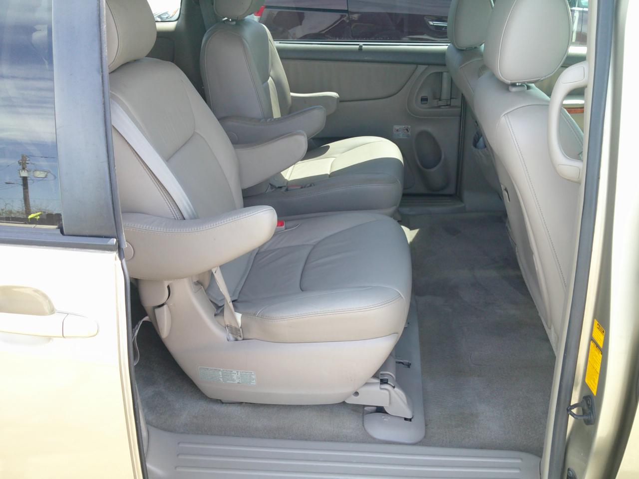Toyota Sienna XLE 2006
