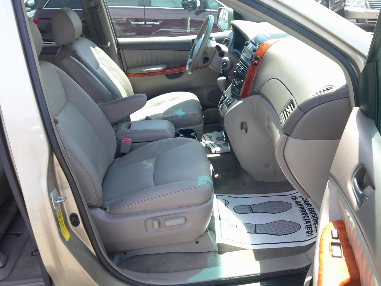 Toyota Sienna XLE 2006