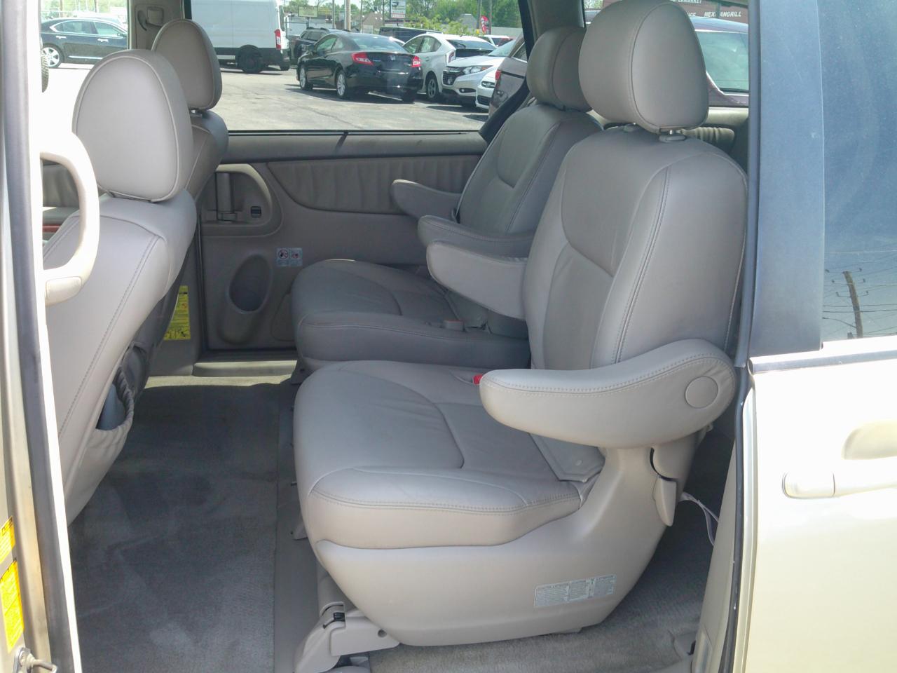 Toyota Sienna XLE 2006