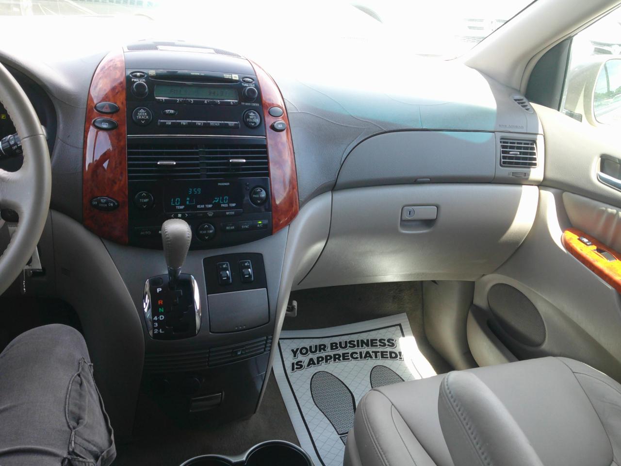 Toyota Sienna XLE 2006