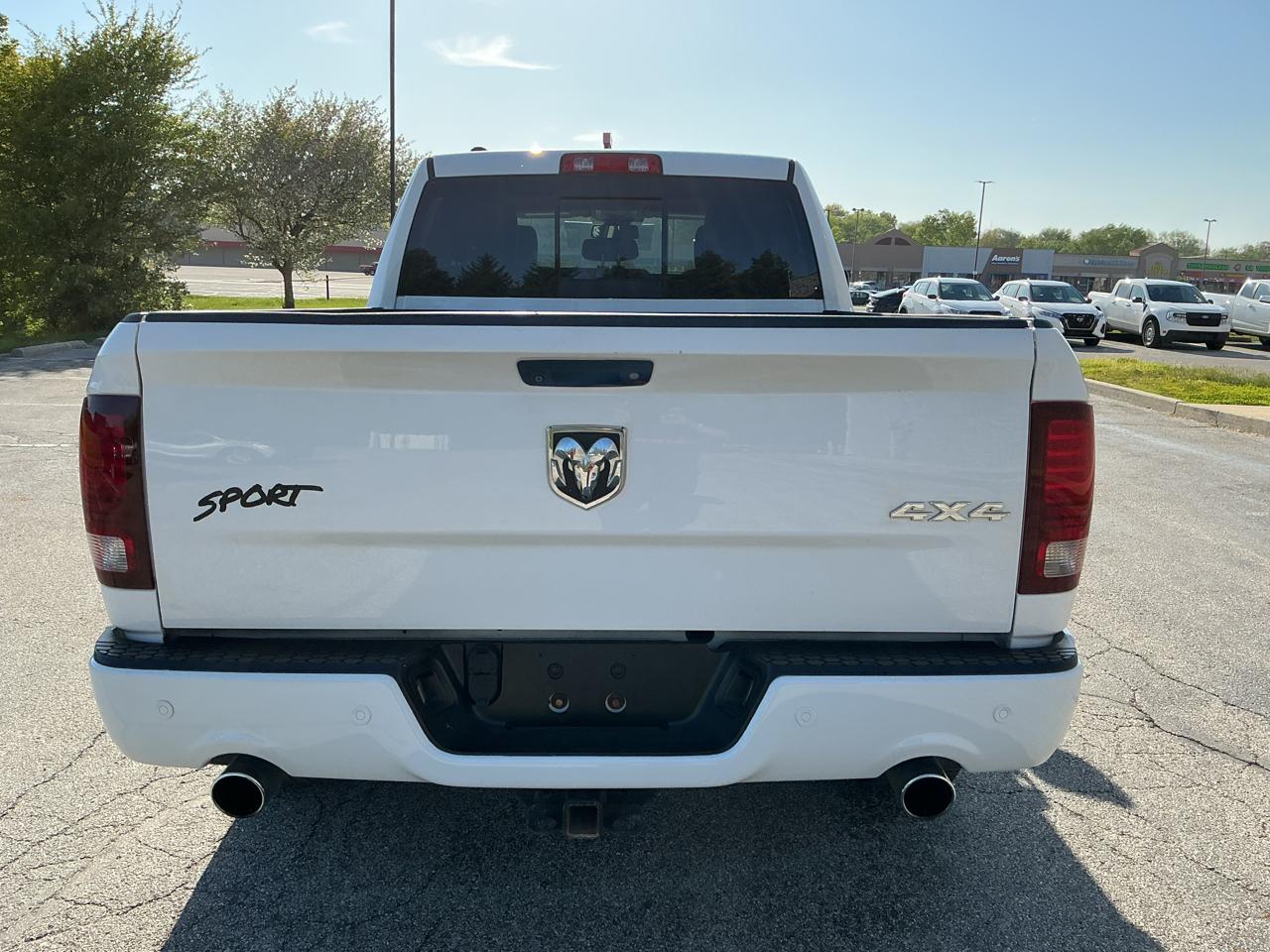 RAM 1500 Sport Quad Cab 4WD 2016