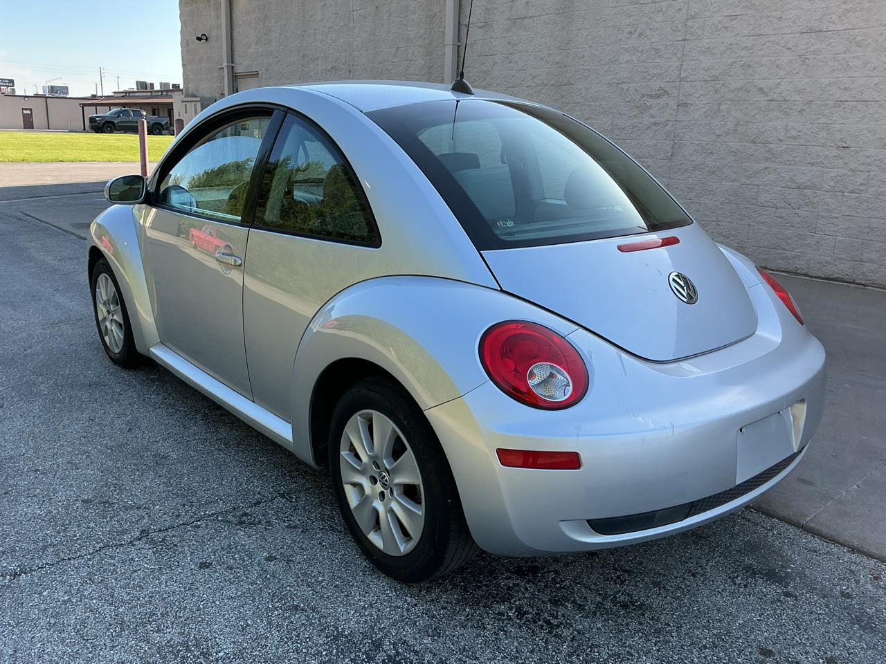 Volkswagen New Beetle S 2008