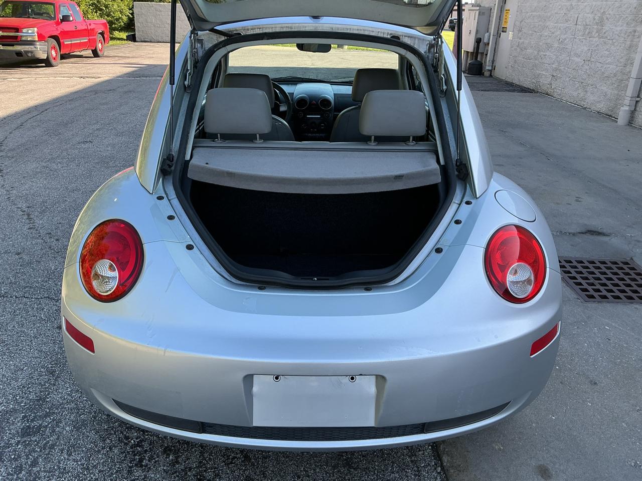 Volkswagen New Beetle S 2008