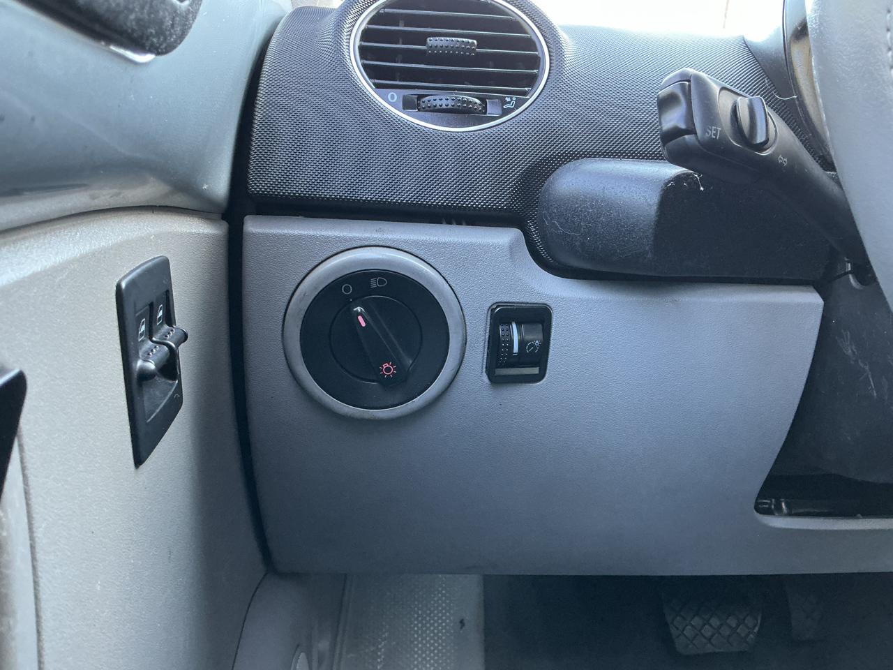 Volkswagen New Beetle S 2008