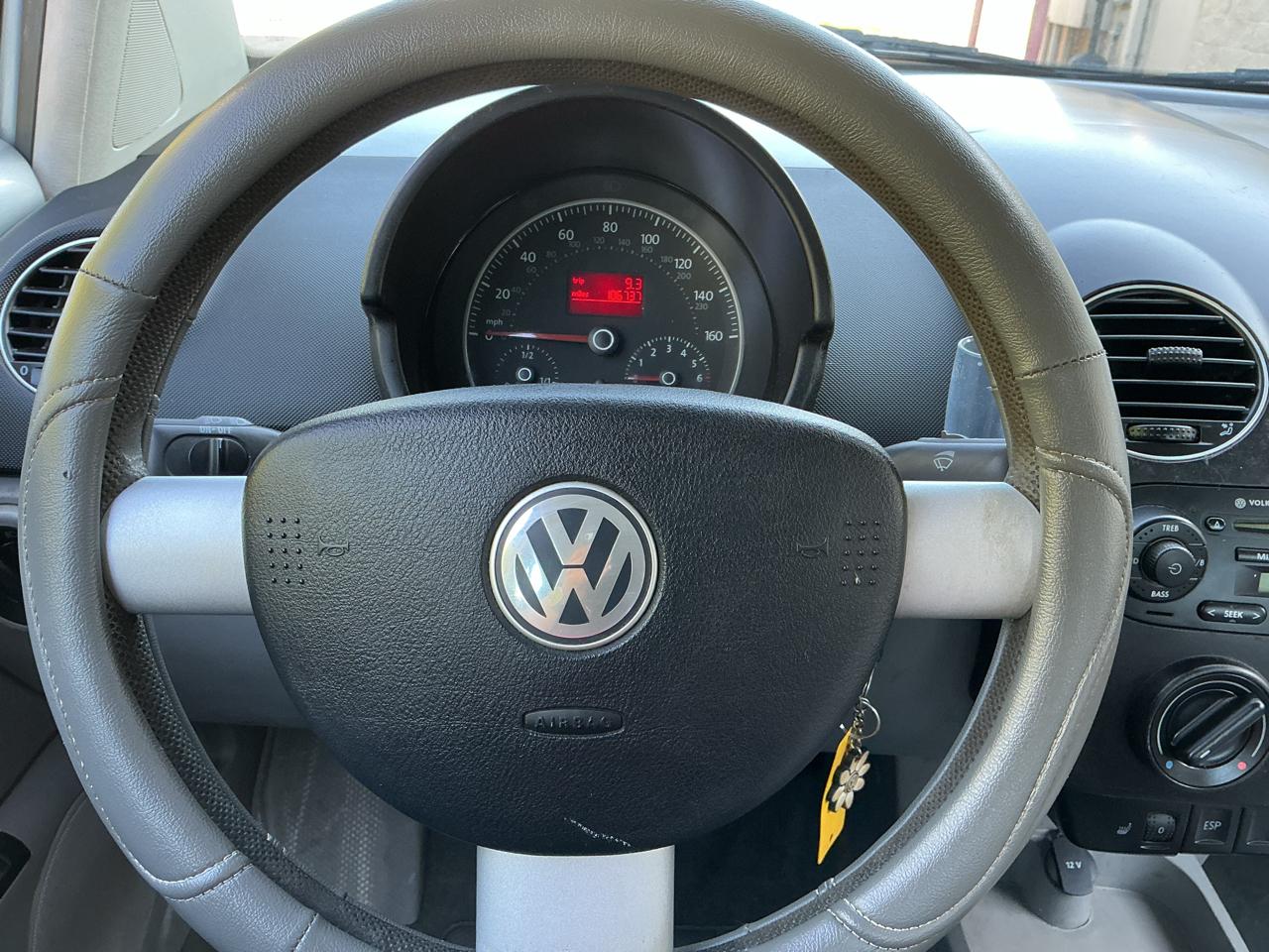 Volkswagen New Beetle S 2008