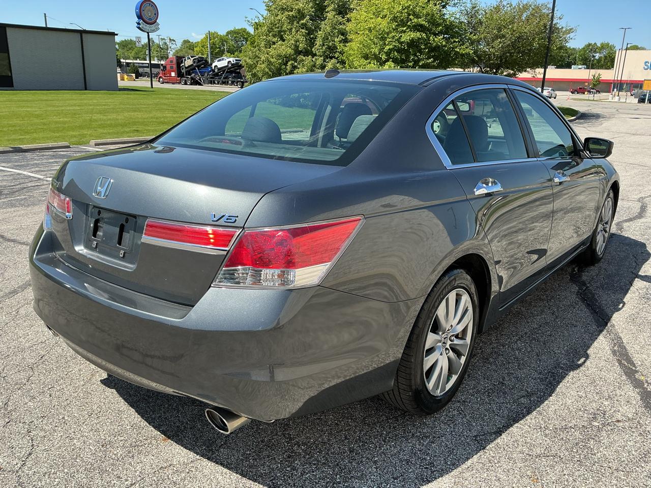 Honda Accord EX-L V-6 Sedan AT 2011