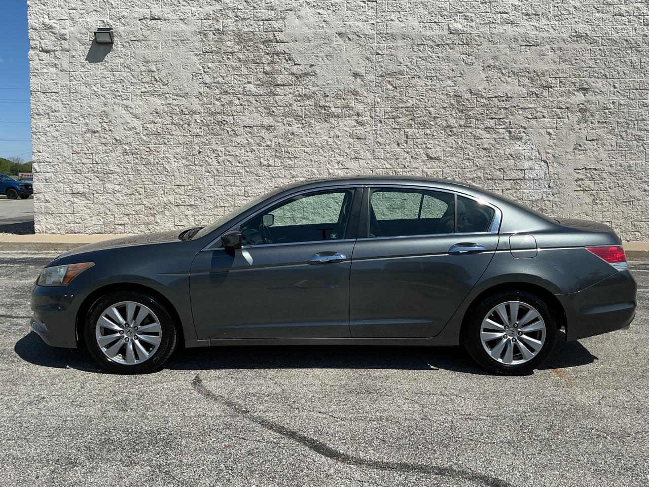 Honda Accord EX-L V-6 Sedan AT 2011